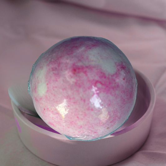 Love Berry Bliss Bath Ball 150 g (5.29 oz)